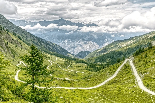 colle-delle-finestre-mountain-pass-600nw-2165819301